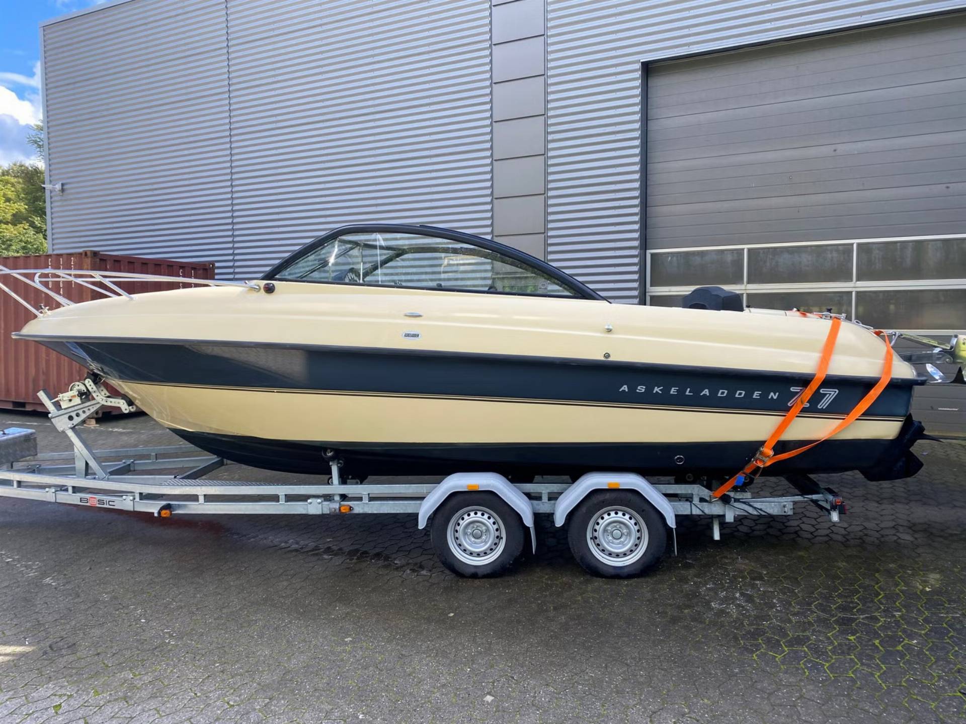 Askeladden Z7 - Cummins 200 HK Diesel/Udstyr