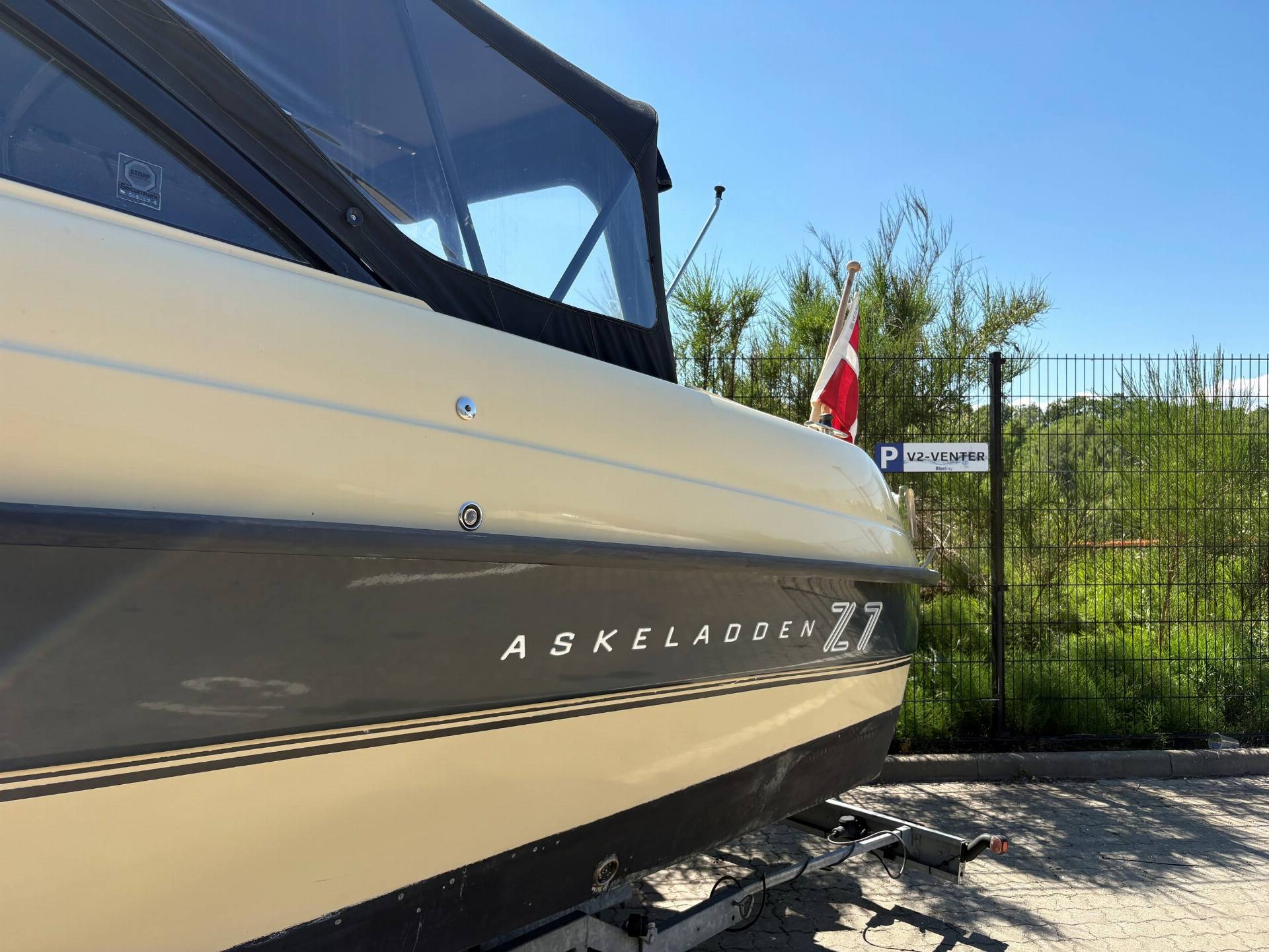 Askeladden Z7 - Cummins 200 HK Diesel/Udstyr