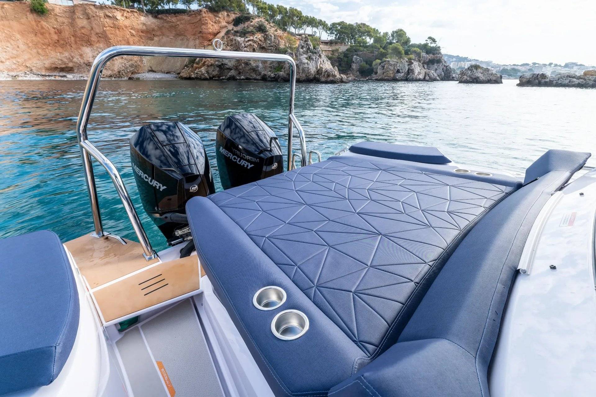 Axopar 29 XC Cross Cabin - Twin Mercury F200