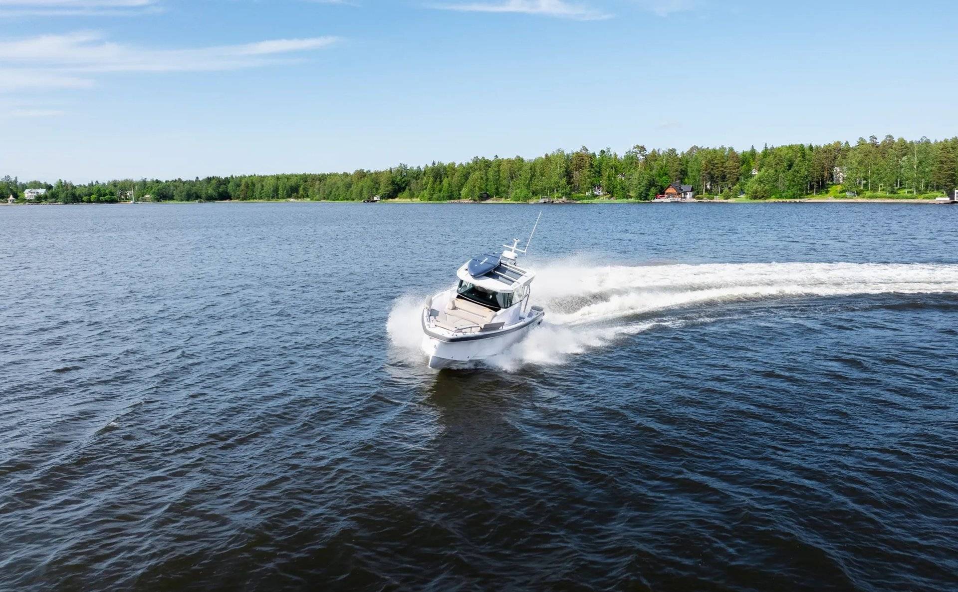 Axopar 29 XC Cross Cabin - Twin Mercury F200