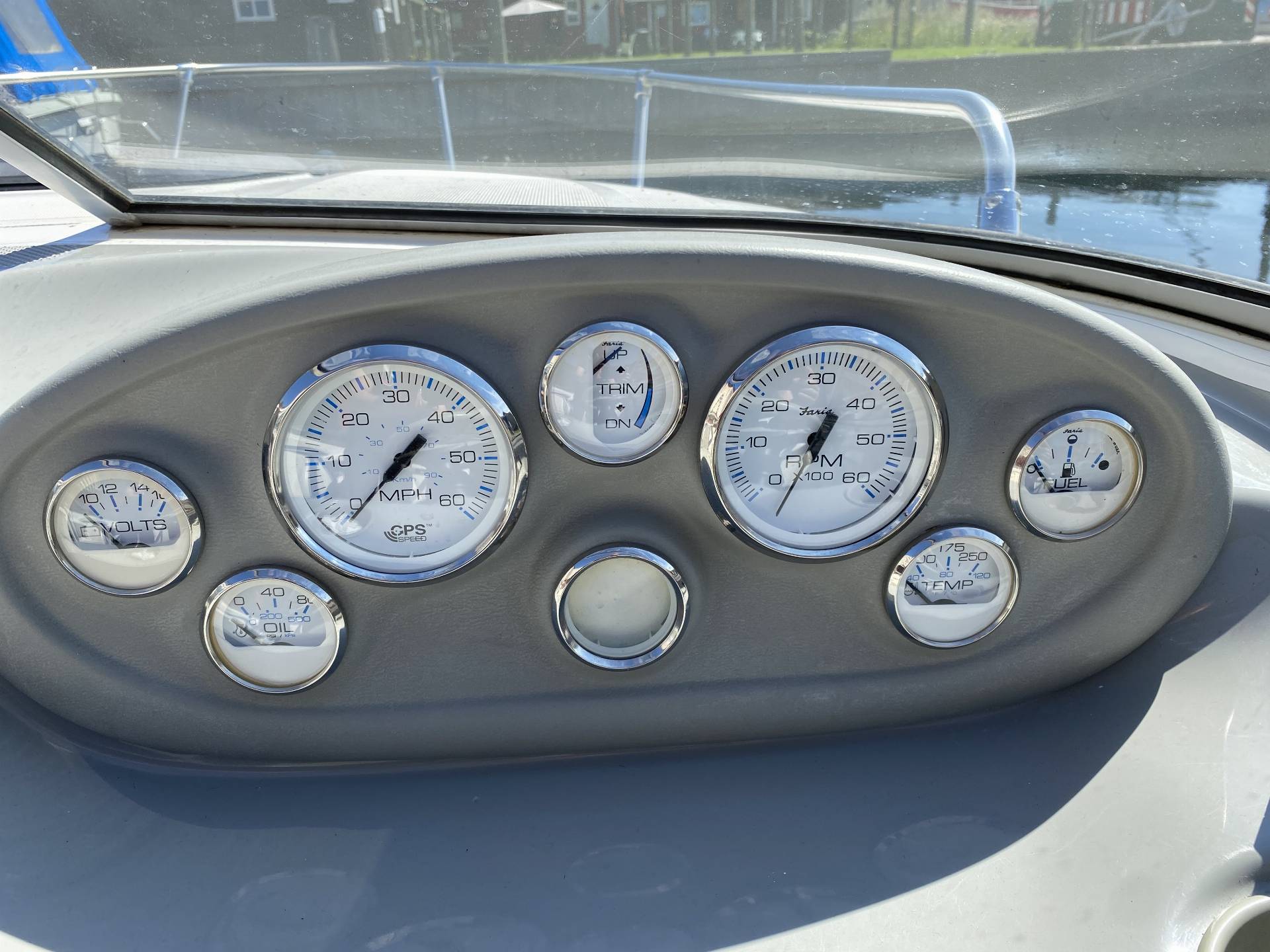 Bayliner Capri 212 - 260 HK Mercruiser 5.0L/Udstyr