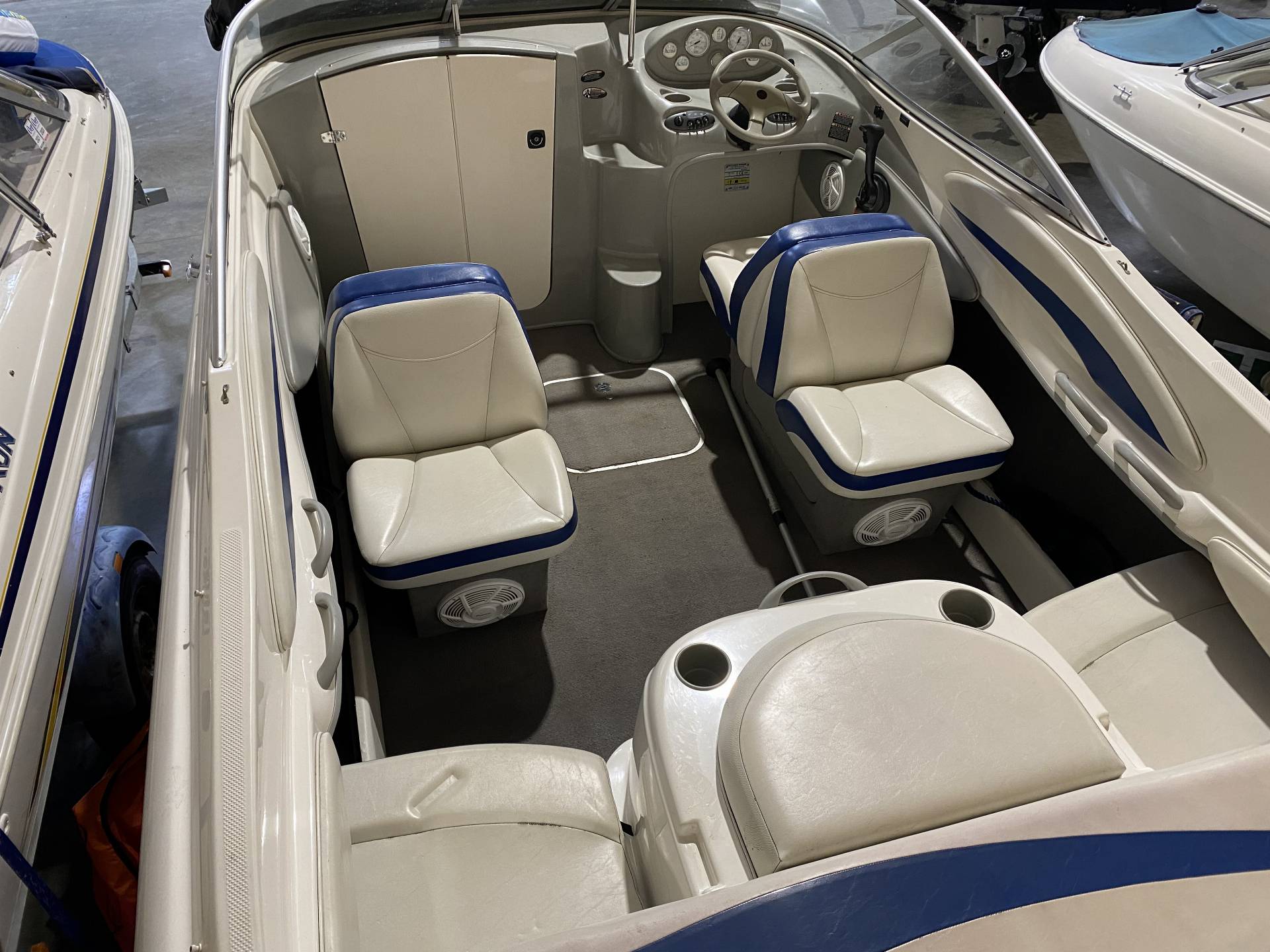 Bayliner Capri 212 - 260 HK Mercruiser 5.0L/Udstyr