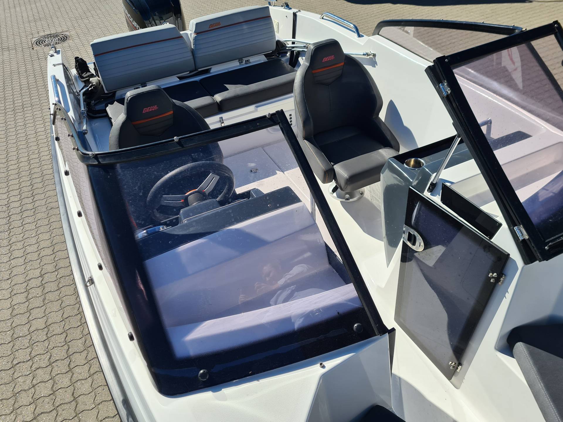 Bella 500 BR - 80 HK Mercury/Udstyr