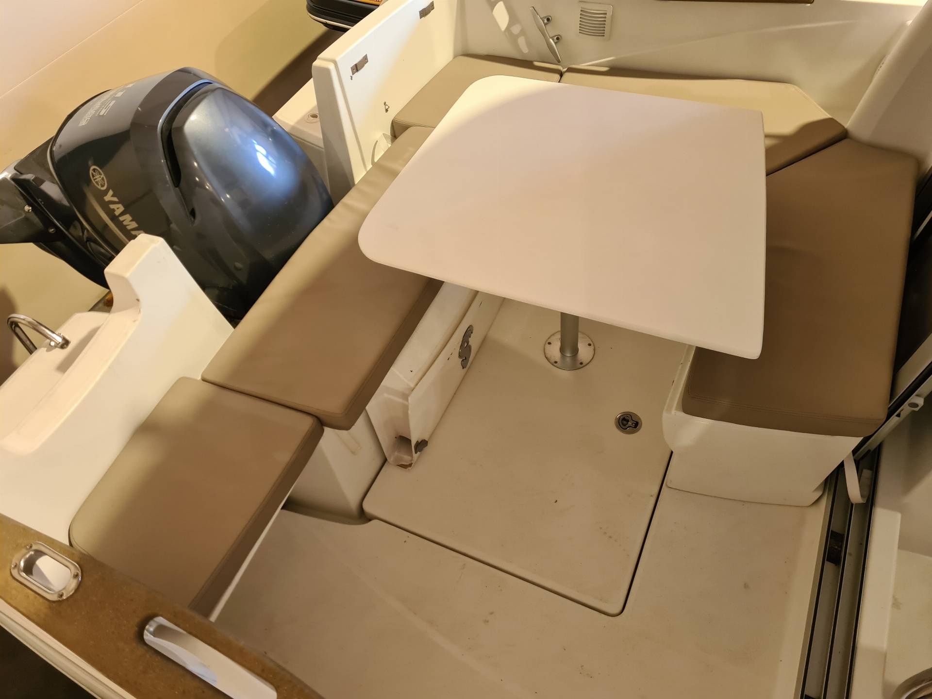 Beneteua Antares 6.80 - Yamaha F115/Udstyr