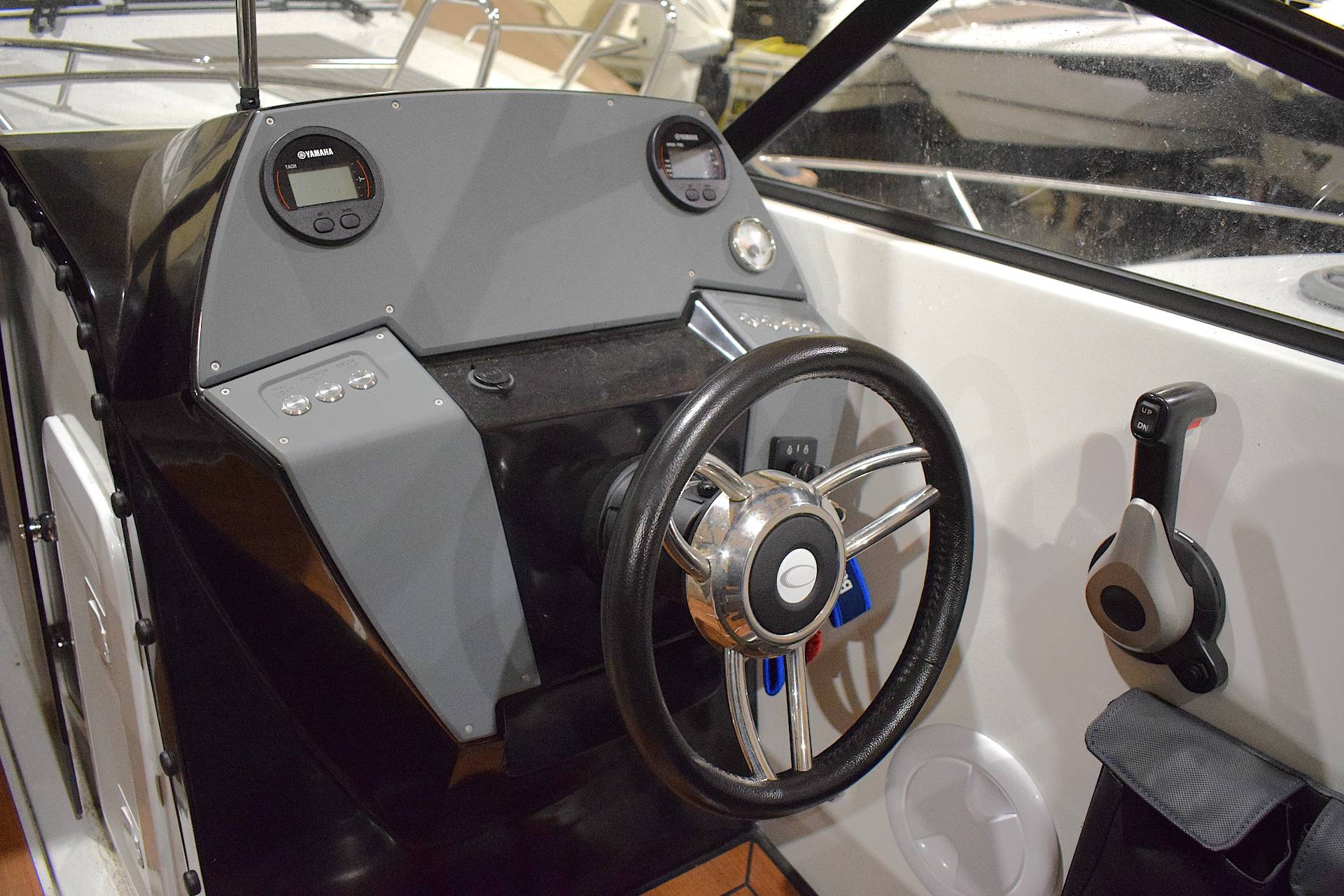 Coaster 600 BR m/100 HK Yamaha og udstyr