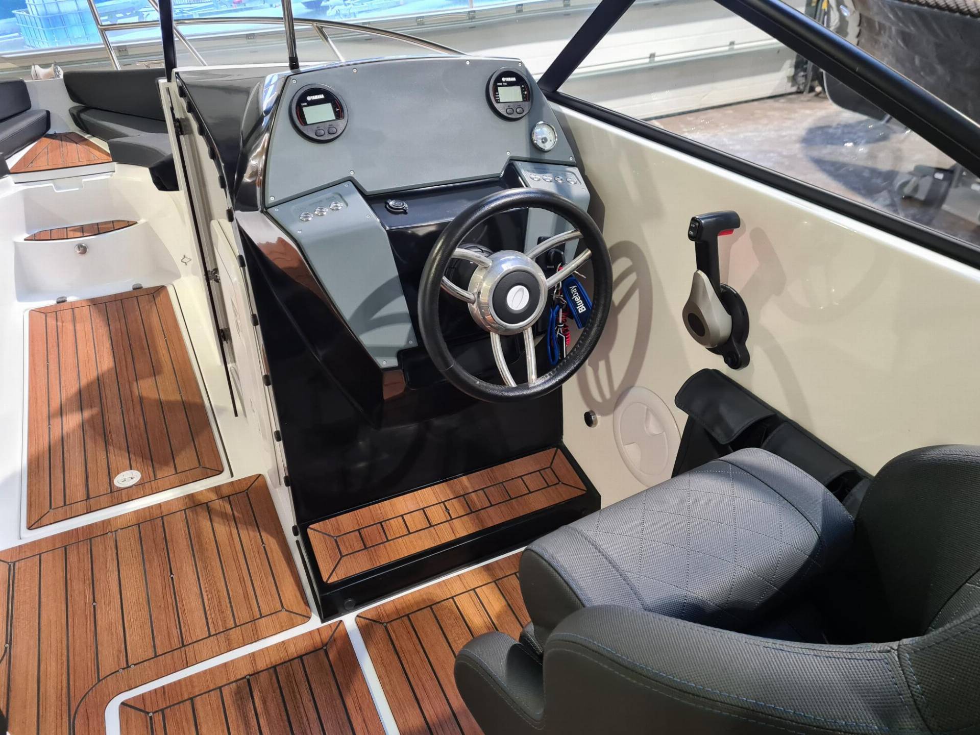 Coaster 600 BR m/100 HK Yamaha og udstyr