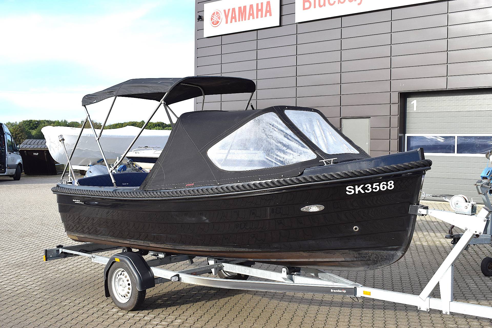Corsiva 475 New Age - 25 HK Yamaha/Udstyr