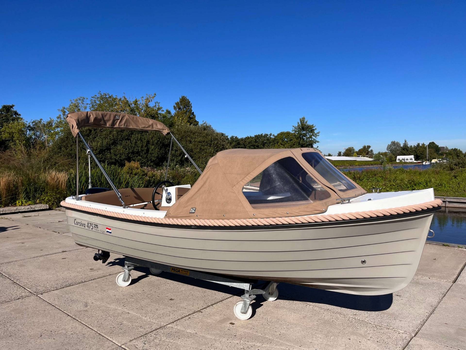 Corsiva 475 New Age - 25 HK/Udstyr