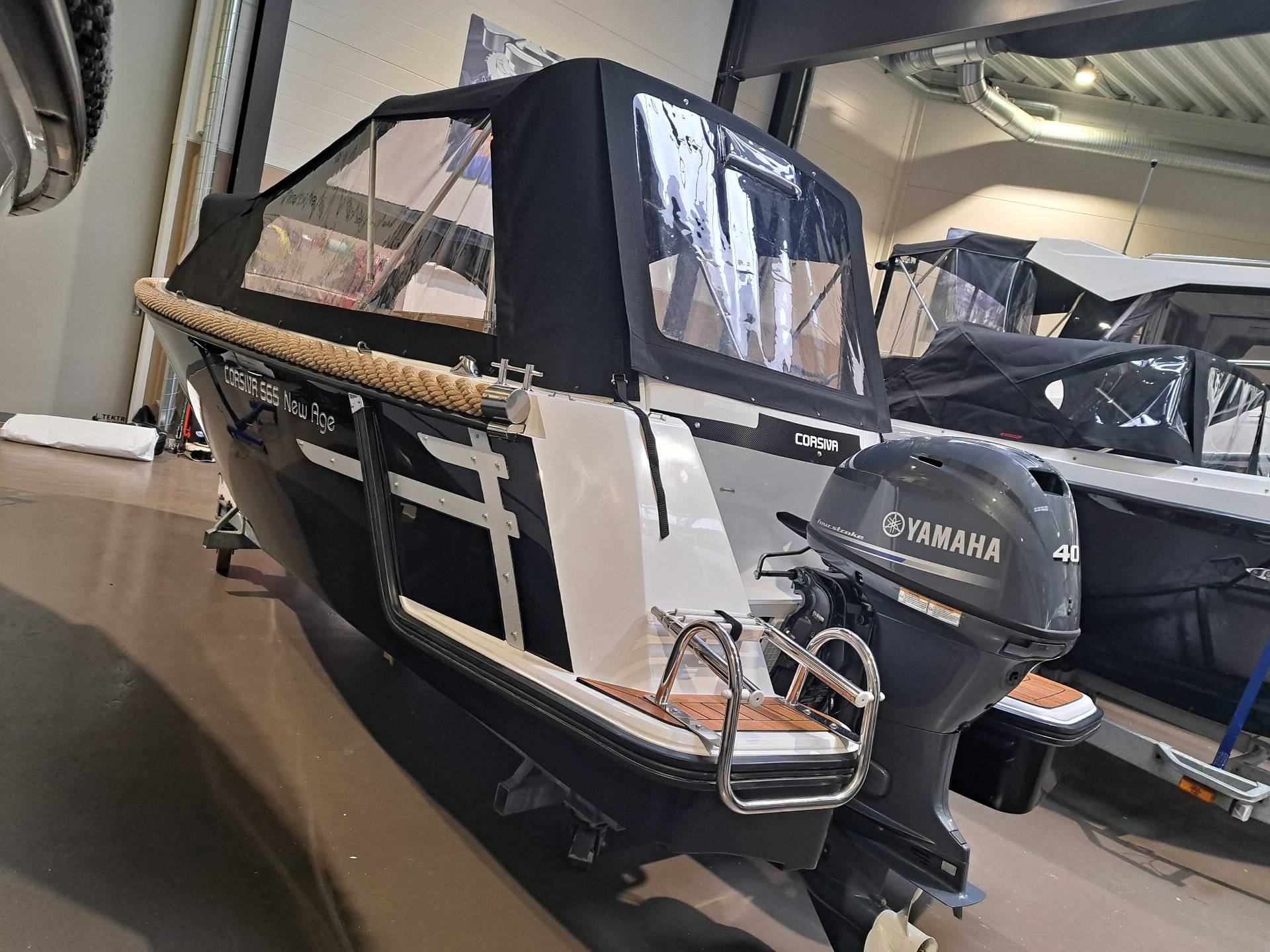 Corsiva 565 New Age - 25 HK Yamaha/Udstyr