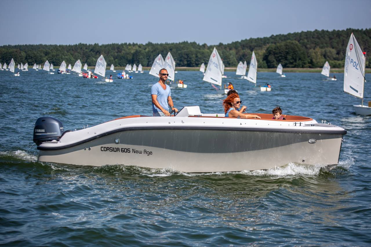Corsiva 605 New Age - 25 HK Yamaha og udstyr