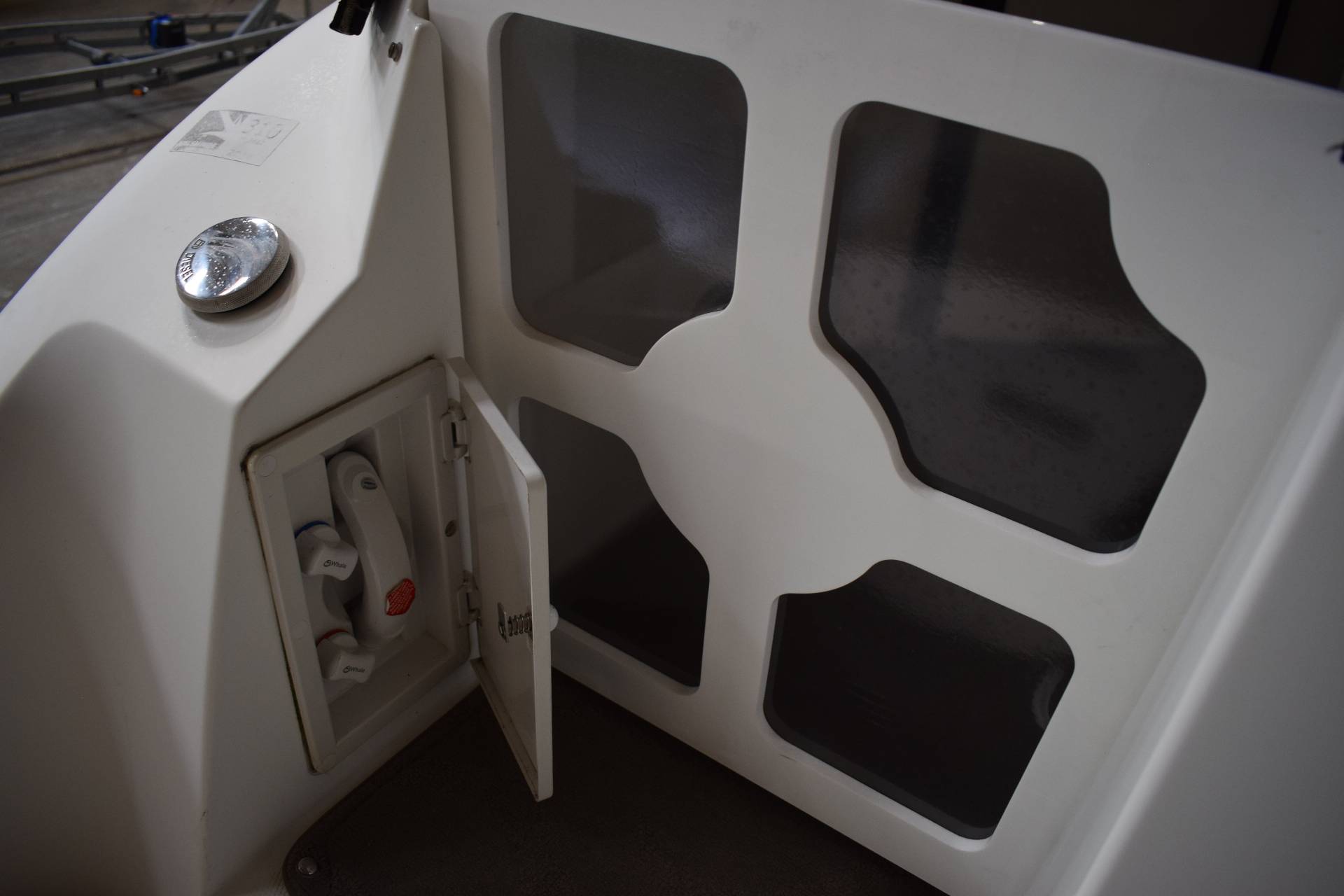 Cruiser Yachts 300 Express - Twin Volvo Penta D3/Udstyr - DIESEL