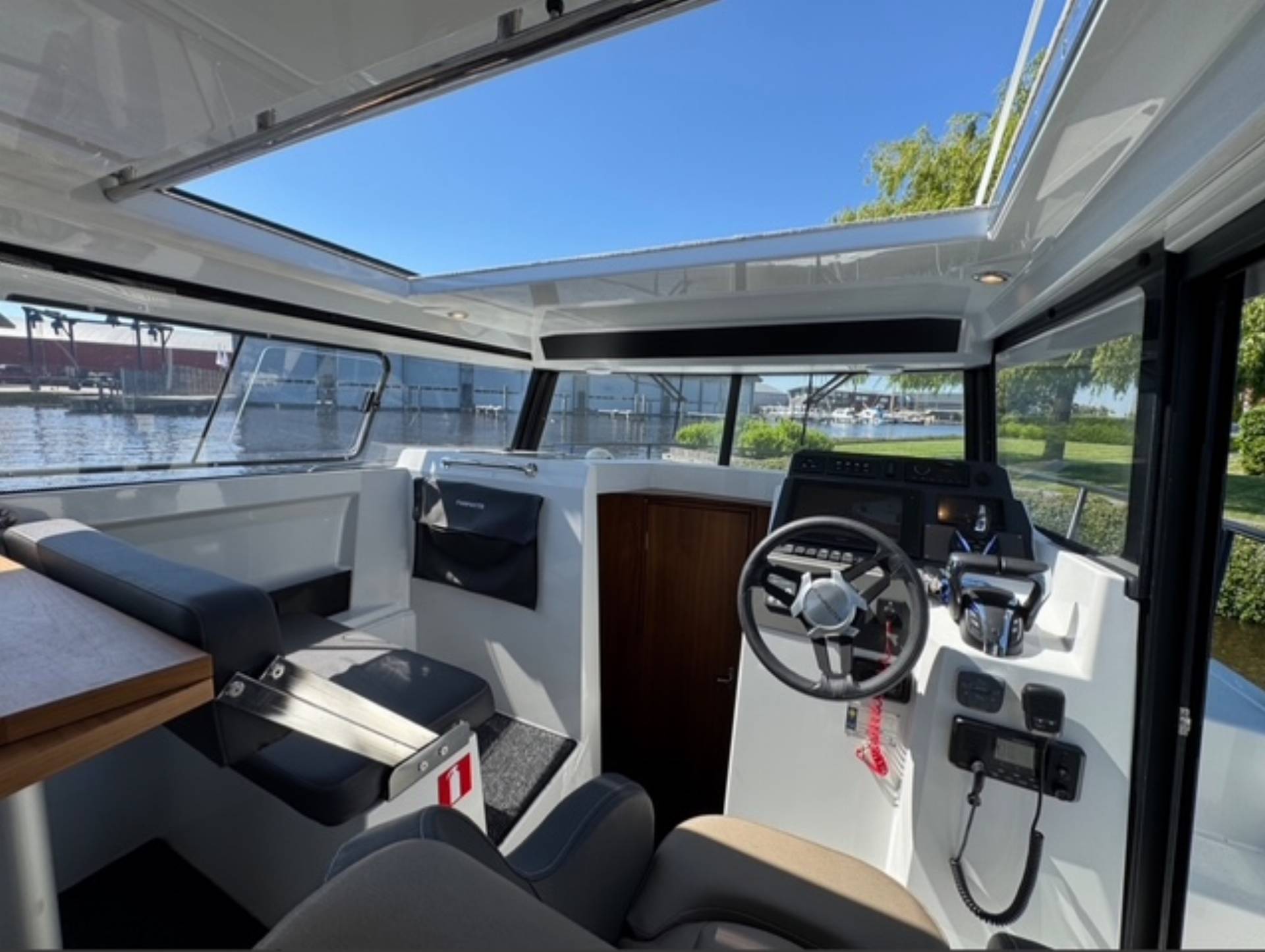 Finnmaster Pilot 8 - 2 X F200 Yamaha/Udstyr