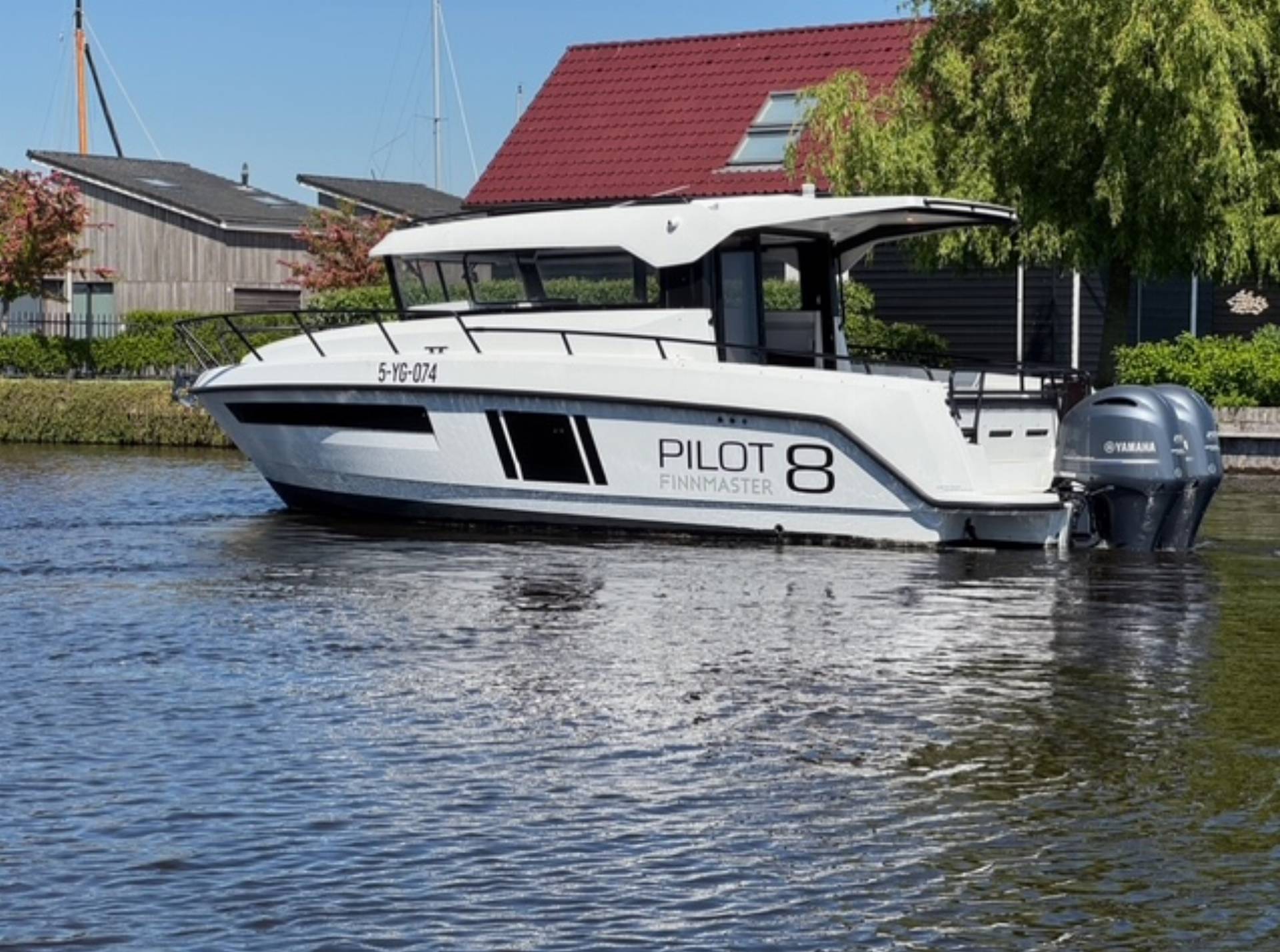 Finnmaster Pilot 8 - 2 X F200 Yamaha/Udstyr