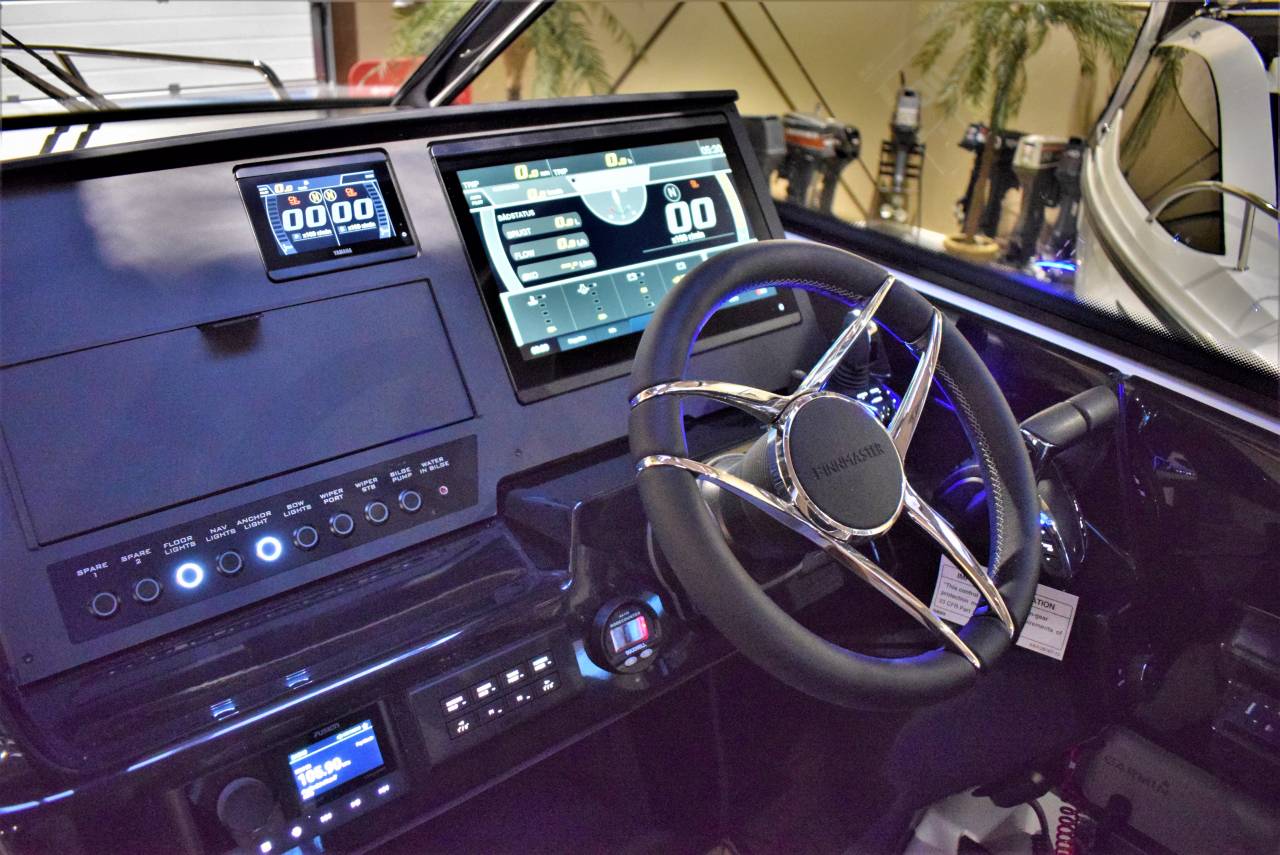 Finnmaster T9 - 2 X F300 Yamaha/Udstyr
