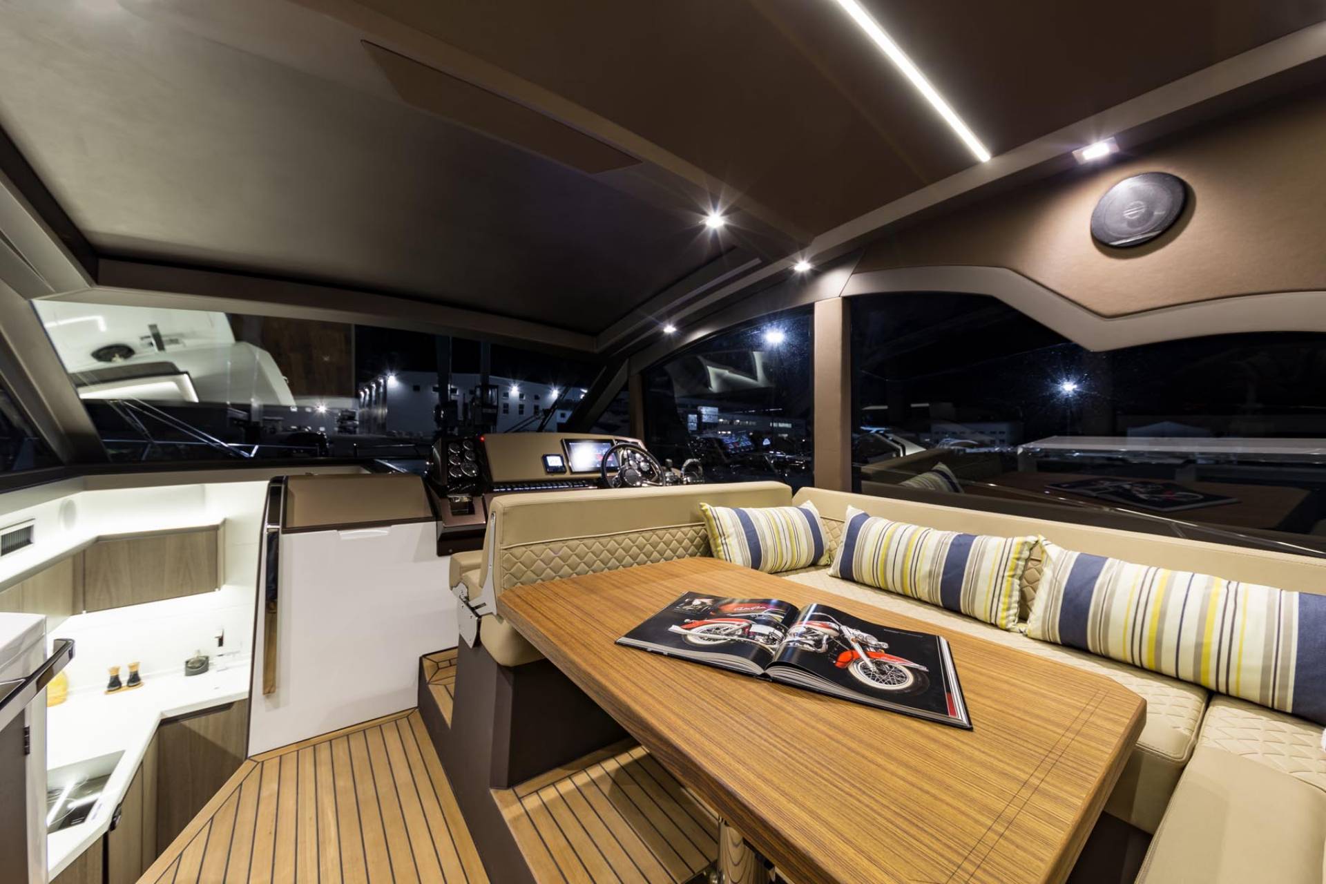 Galeon 425 HTS