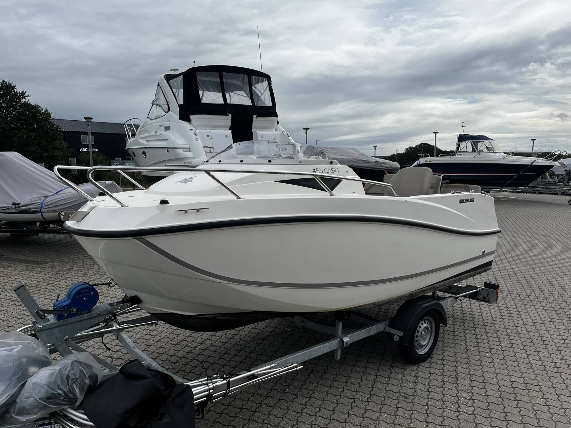 Quicksilver 455 Cabin