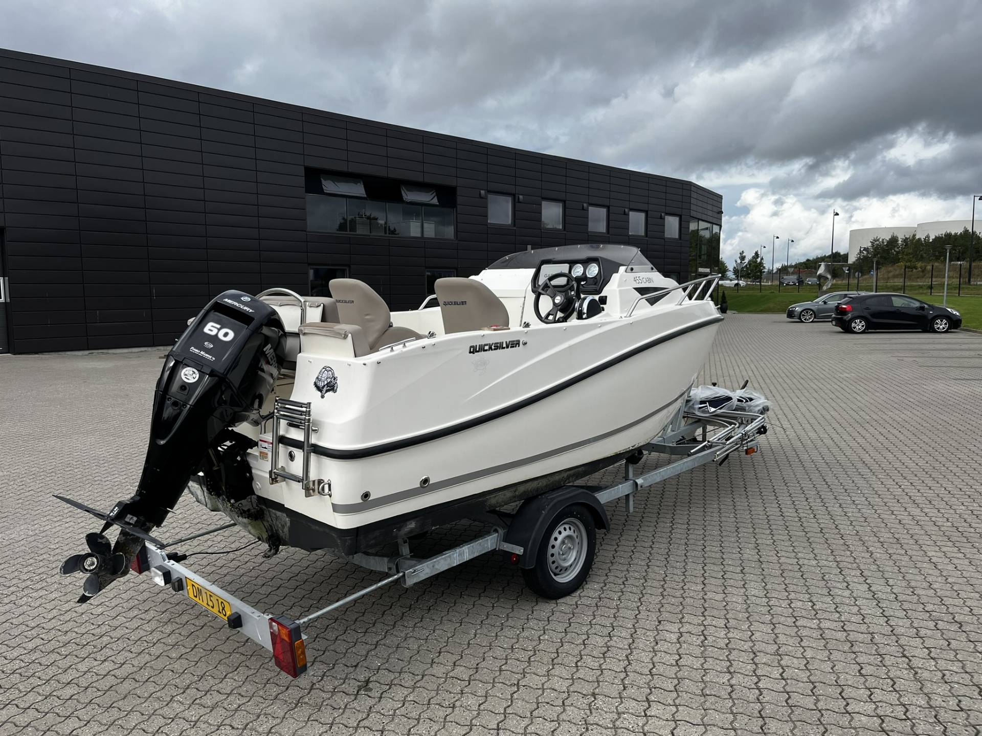 Quicksilver 455 Cabin