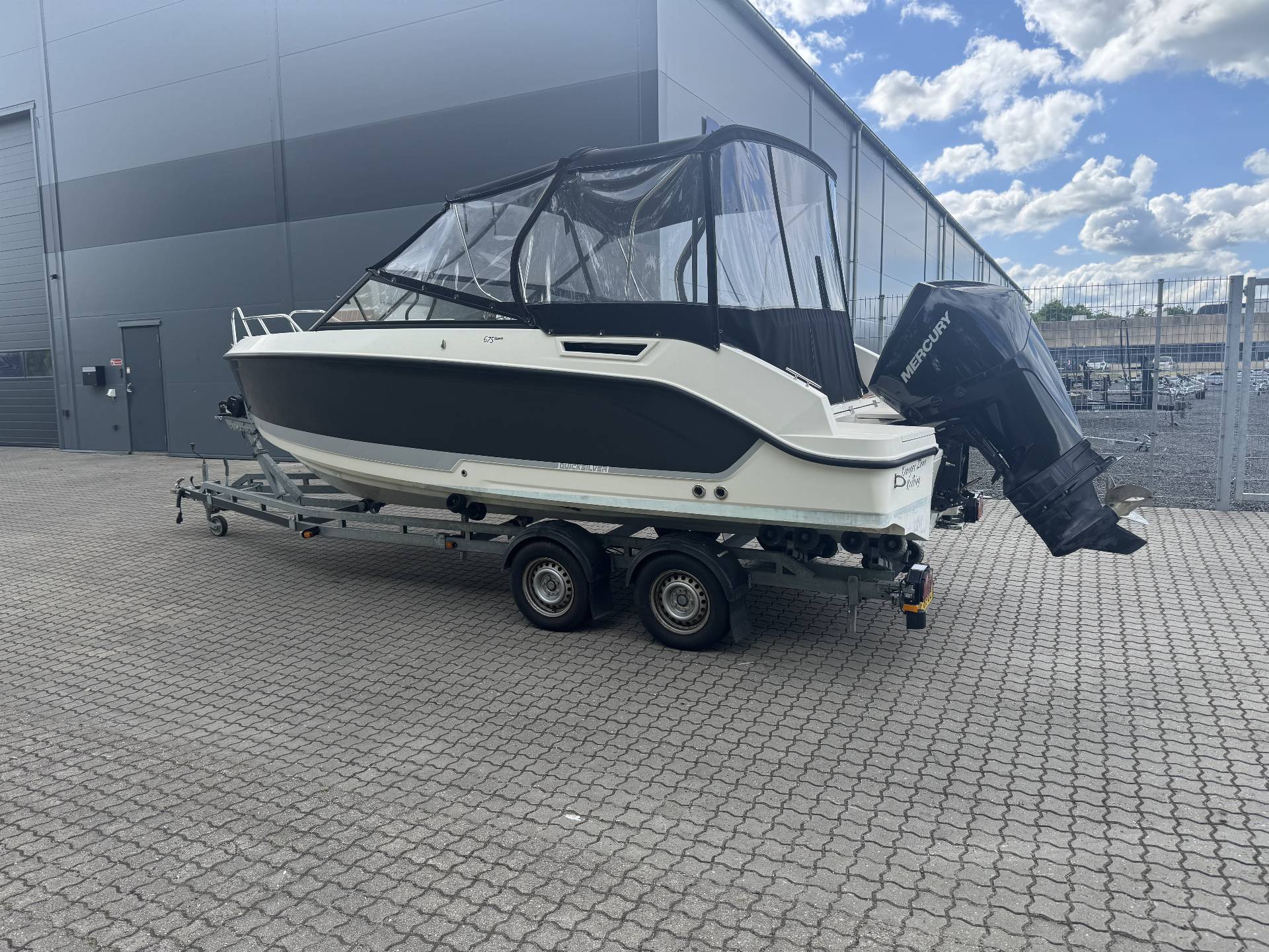 Quicksilver 675 Activ Cruiser m/Mercury F225 og udstyr