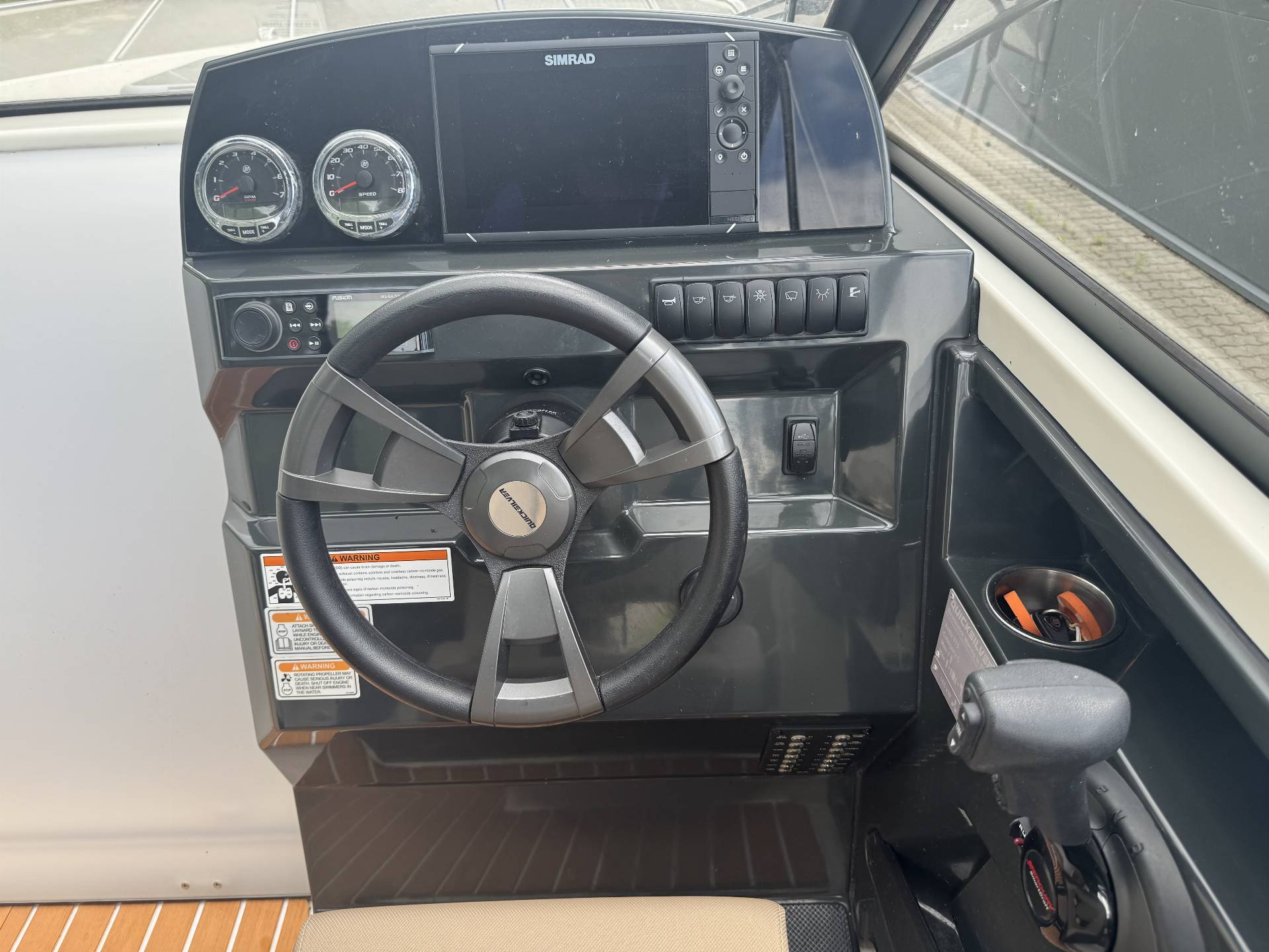 Quicksilver 675 Activ Cruiser m/Mercury F225 og udstyr