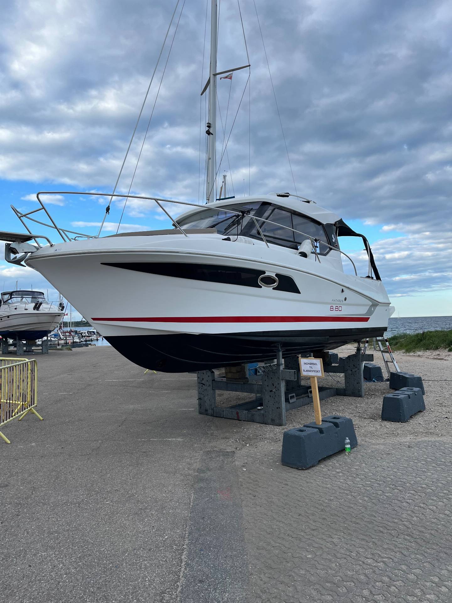 Beneteau Antares 8.80 m/ 250hk Mercury