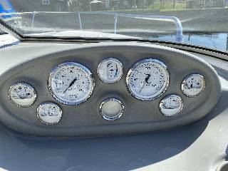 Bayliner Capri 212 - 260 HK Mercruiser 5.0L/Udstyr