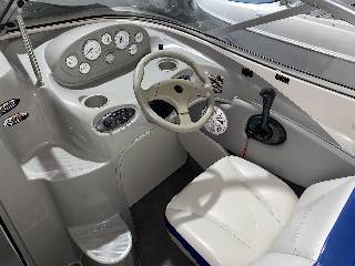 Bayliner Capri 212 - 260 HK Mercruiser 5.0L/Udstyr