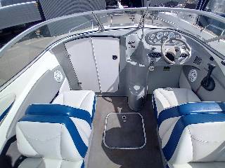 Bayliner Capri 212 - 260 HK Mercruiser 5.0L/Udstyr