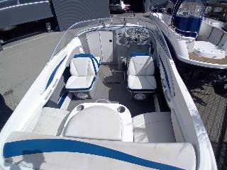 Bayliner Capri 212 - 260 HK Mercruiser 5.0L/Udstyr
