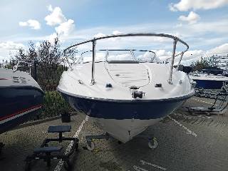 Bayliner Capri 212 - 260 HK Mercruiser 5.0L/Udstyr
