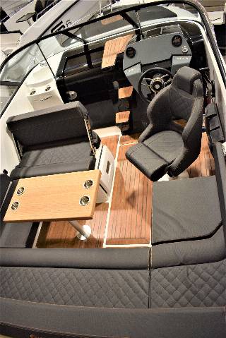 Coaster 600 DC - 175 HK Yamaha/Udstyr