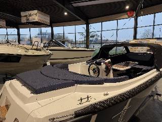 Corsiva 595 Tender - 40 HK Yamaha/Udstyr