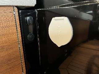 Corsiva 625 Tender 25 HK Yamaha/Udstyr