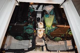 Cruiser Yachts 300 Express - Twin Volvo Penta D3/Udstyr - DIESEL