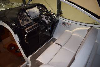 Cruiser Yachts 300 Express - Twin Volvo Penta D3/Udstyr - DIESEL