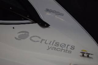 Cruiser Yachts 300 Express - Twin Volvo Penta D3/Udstyr - DIESEL