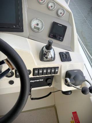 Prestige 42S - Twin Volvo Penta IPS500/Udstyr