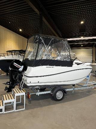 Quicksilver 455 Cabin