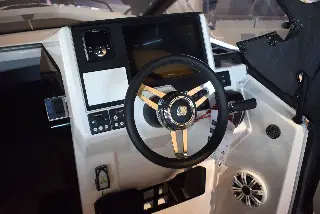 Ryds 735VI - 200 HK Yamaha/Udstyr