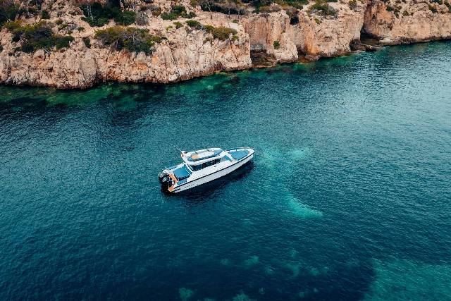 Axopar 29 XC Cross Cabin - Twin Mercury F200