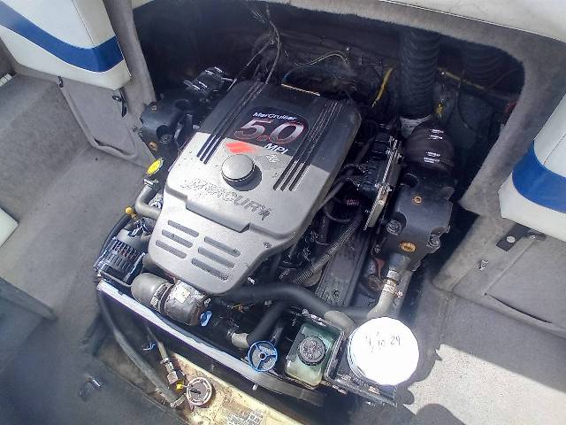 Bayliner Capri 212 - 260 HK Mercruiser 5.0L/Udstyr