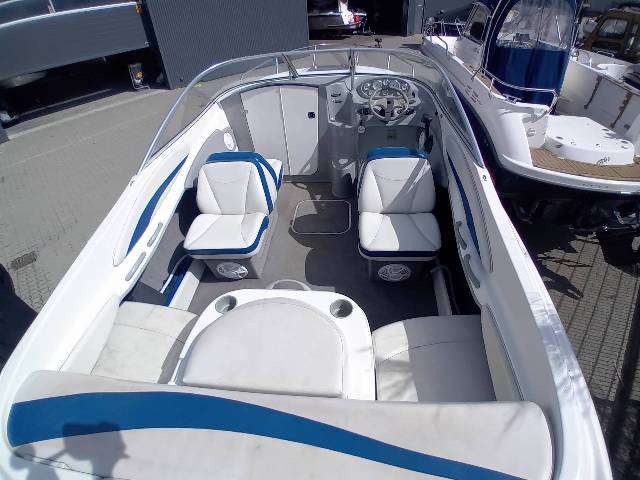 Bayliner Capri 212 - 260 HK Mercruiser 5.0L/Udstyr