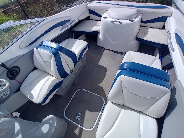 Bayliner Capri 212 - 260 HK Mercruiser 5.0L/Udstyr