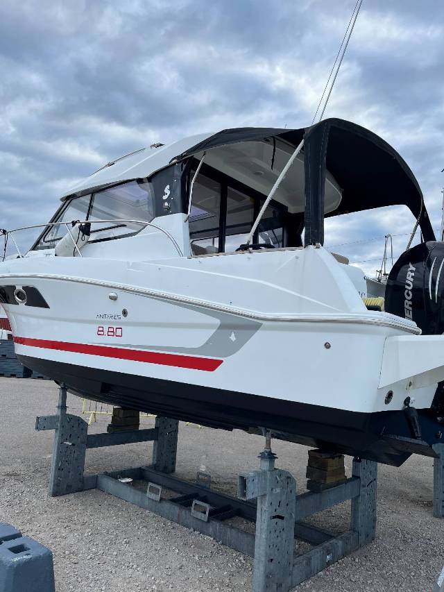 Beneteau Antares 8.80 m/ 250hk Mercury