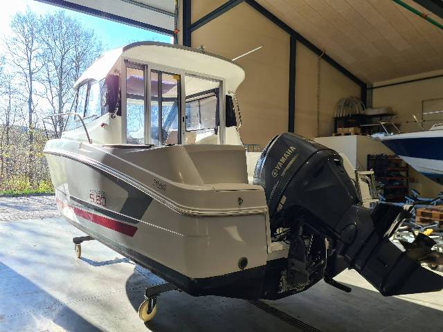 Beneteua Antares 6.80 - Yamaha F115/Udstyr