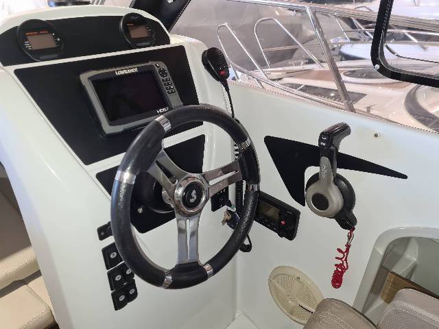 Beneteua Antares 6.80 - Yamaha F115/Udstyr