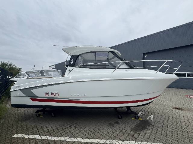 Beneteua Antares 6.80 - Yamaha F115/Udstyr