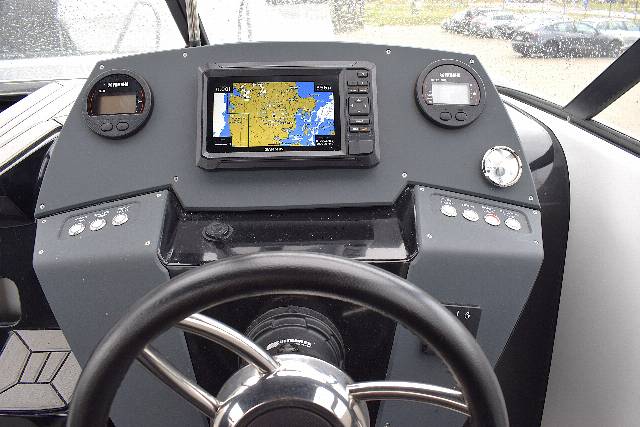 Coaster 600 DC - 150 HK Yamaha/Udstyr/Carbon