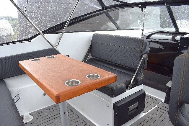 Coaster 600 DC - 150 HK Yamaha/Udstyr/Carbon