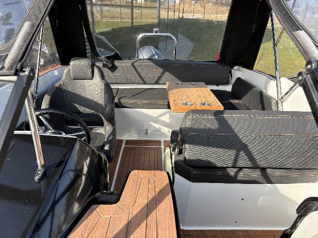 Coaster 600 DC - Yamaha 100 HK/Udstyr