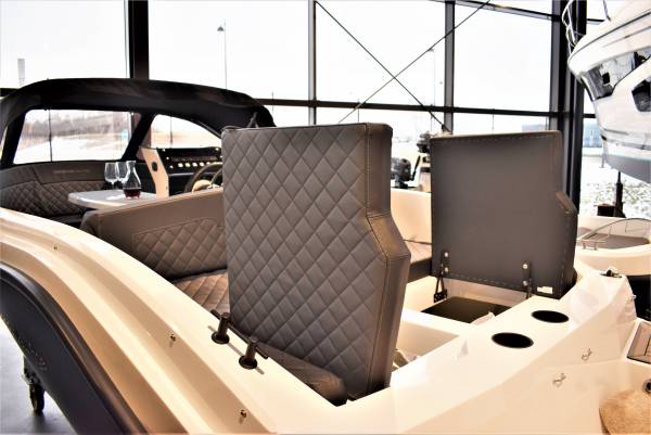 Corsiva 505 New Age - 25 HK Yamaha/Udstyr